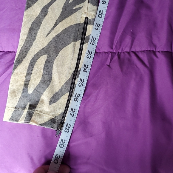 Vintage Spell Leggings - Picture 7 of 11